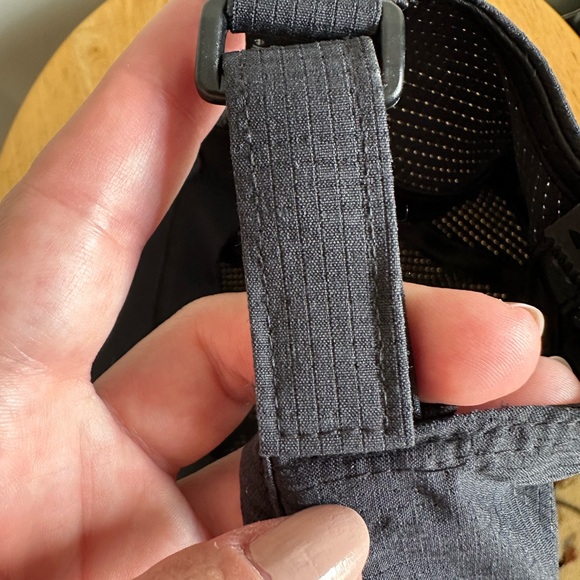 Under Armour Women’s Hat - Black - Adjustable - Picture 6 of 9